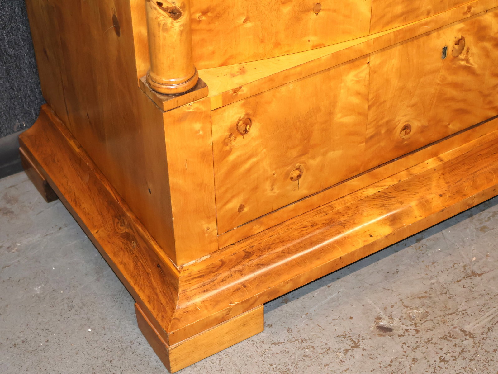 Biedermeier Figured Birch Commode - 5