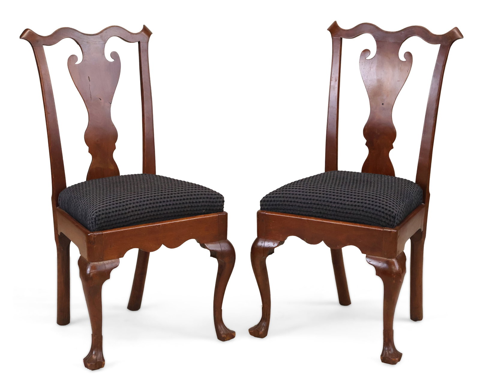 Pair of Queen Anne Carved Walnut Side Chairs: Pair of Queen Anne Carved Walnut Side Chairs Pennsylvania, C. 1755. 39 in. (99.1 cm.)
