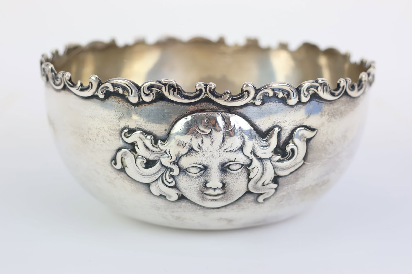 Whiting Sterling Silver Cherub Decorated Bowl (1 of 8)