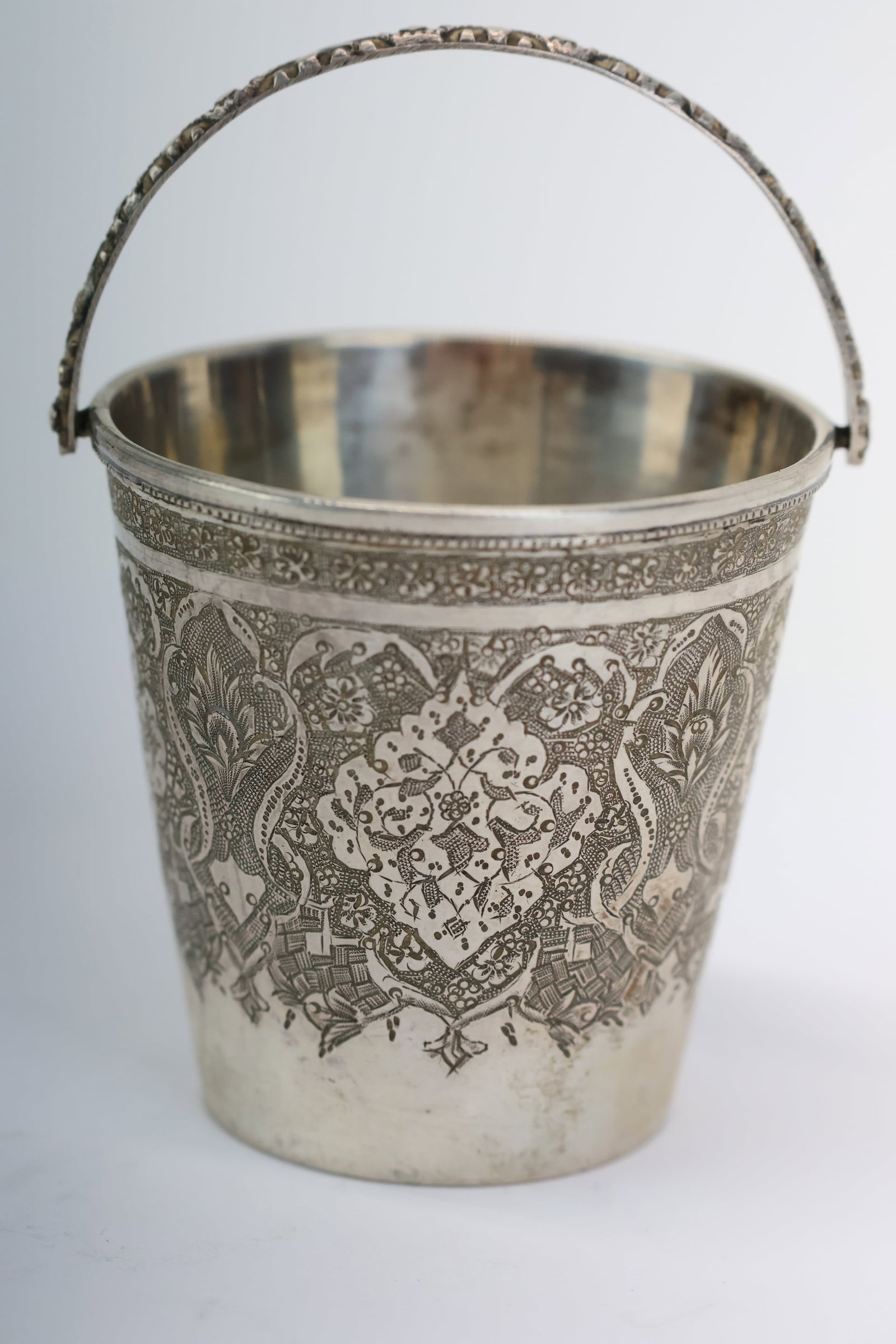 Persian 84 Silver Cream Pale: Persian 84 Silver Cream Pale Persian 84 Silver Cream Pale weighs approx 2 T.O. Used condition, wear, worn. Measures 2" tall x 2" dia