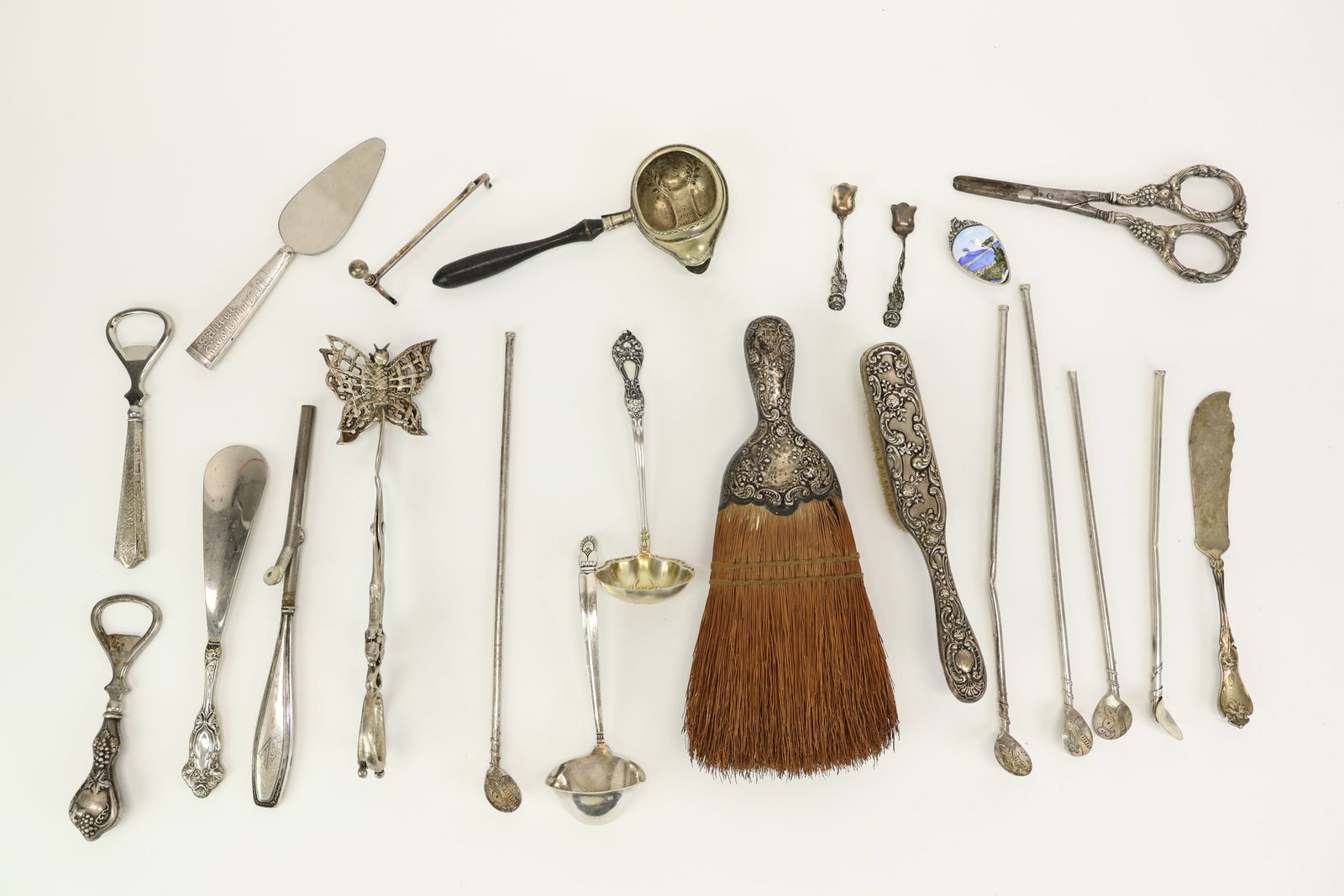 Group of Assorted Sterling Silver Dresser and Table Articles (1 of 17)