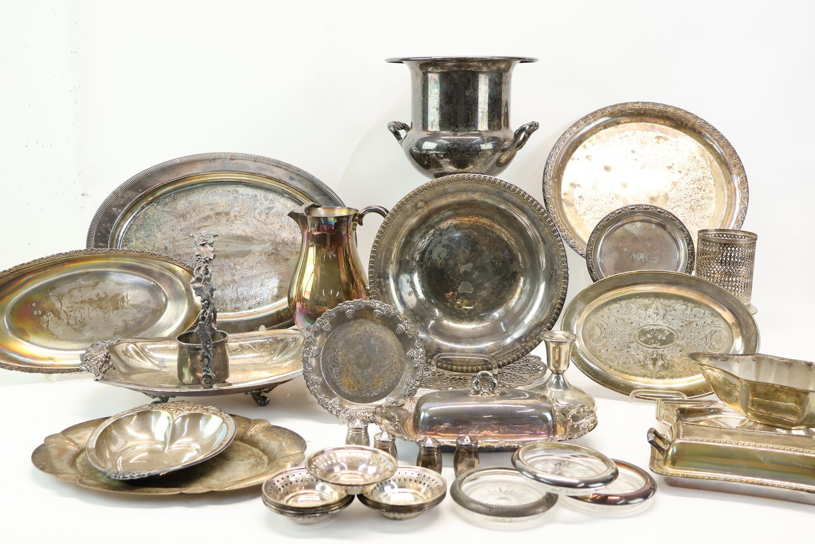 Group of Assorted Silverplated Table Articles (1 of 8)