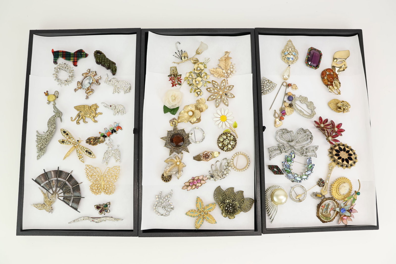 Large Vintage Group of Assorted Ladies' Costume Jewelry: Large Vintage Group of Assorted Ladies' Costume Jewelry Large Vintage Group of Assorted Ladies' Brooches, Pins, Earrings, and Ear Clips; used condition, wear/worn, may be missing pieces or mates