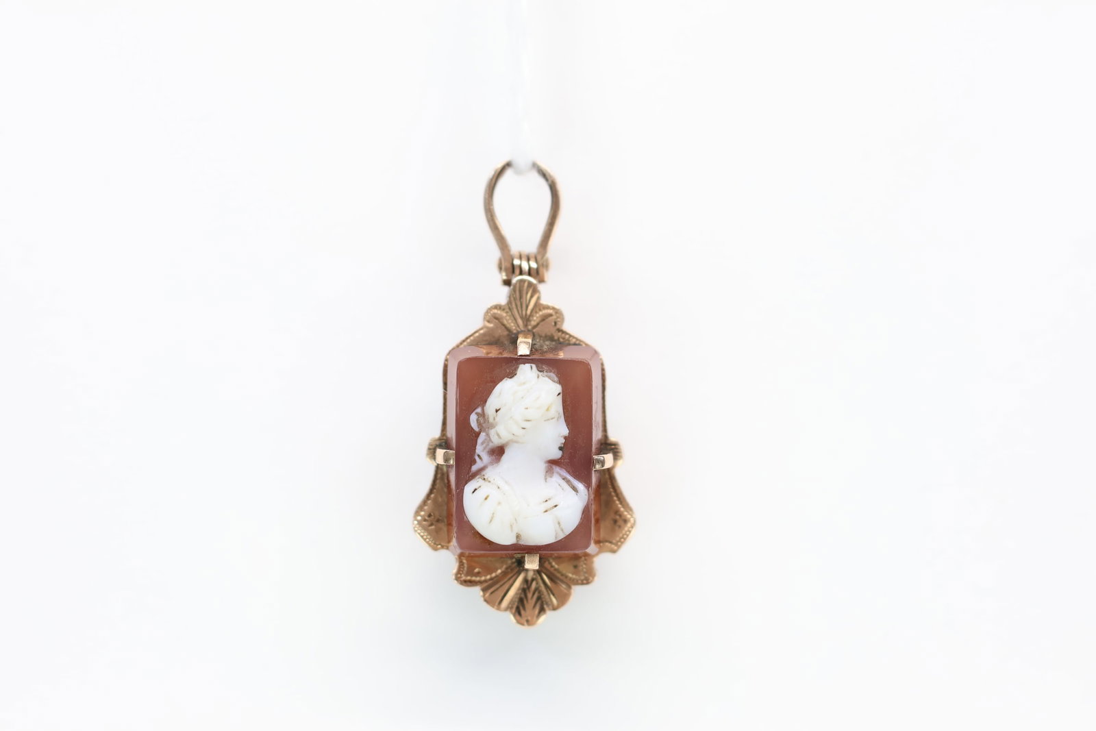 Antique Victorian Unmarked 14k Gold Mourning Cameo Pendant: Antique Victorian Unmarked 14k Gold Mourning Cameo Pendant Antique Victorian Unmarked 14k Gold Mourning Cameo Pendant. Used condition, 1 1/8" long x 3/4" x 3/8"