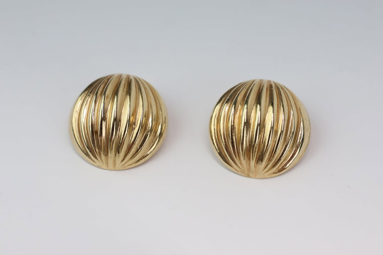Pair of 14k Gold Ribbed Ball Form Clip Earrings: Pair of 14k Gold Ribbed Ball Form Clip Earrings Pair of 14k Gold Ribbed Ball Form Clip Earrings. Used condition 5/8" diameter and approximately 2 dwt.