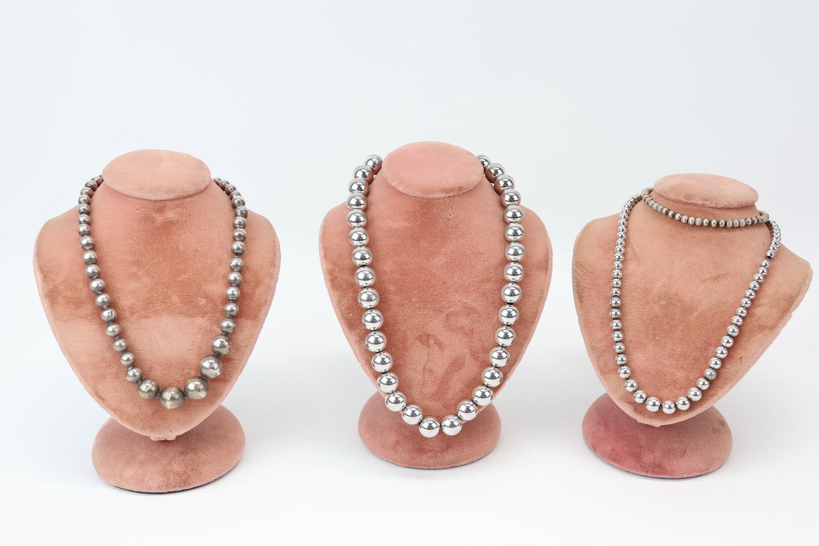 Vintage Icuala Mexican Sterling Silver Necklace: Vintage Icuala Mexican Sterling Silver Necklace Vintage Icuala Hecho en Mexico Necklace Sterling Silver Graduated Bead Necklace marked MS 15" long. Together with a sterling silver clasp beaded