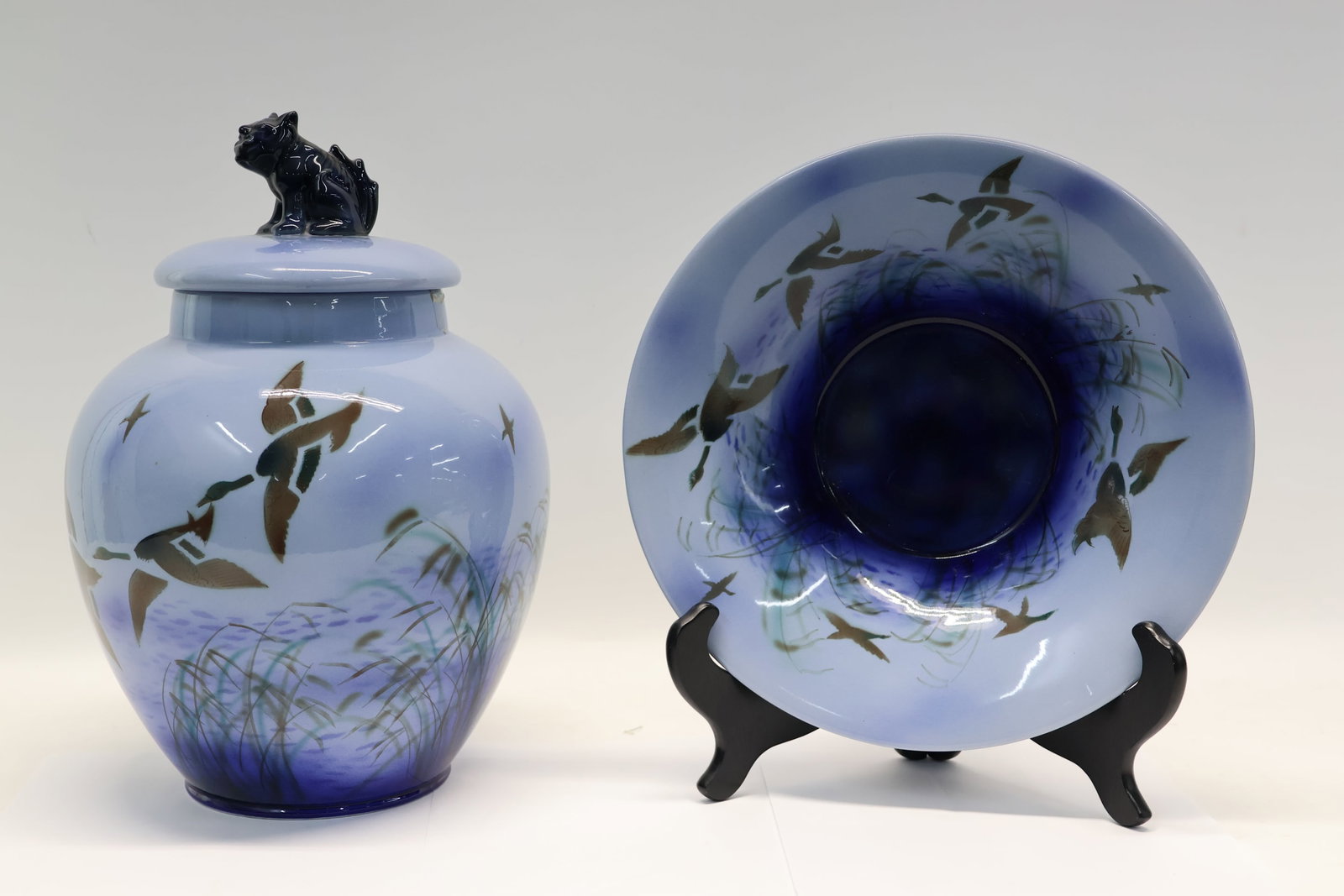Lucknow Sylvac Porcelain Ginger Jar and Bowl: Lucknow Sylvac Porcelain Ginger Jar and Bowl Lucknow Sylvac Porcelain Ginger Jar and Bowl. Used condition, wear, worn. Ginger jar: 14"h x 9 1/2"dia., Bowl: 2 7/8"h x 12 1/4"dia.