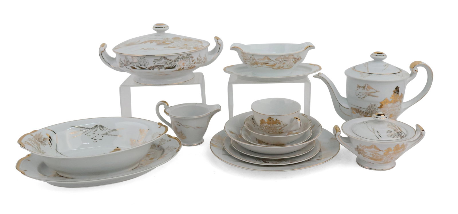 Kutani Parcel-Gilt Dinner Service (1 of 14)