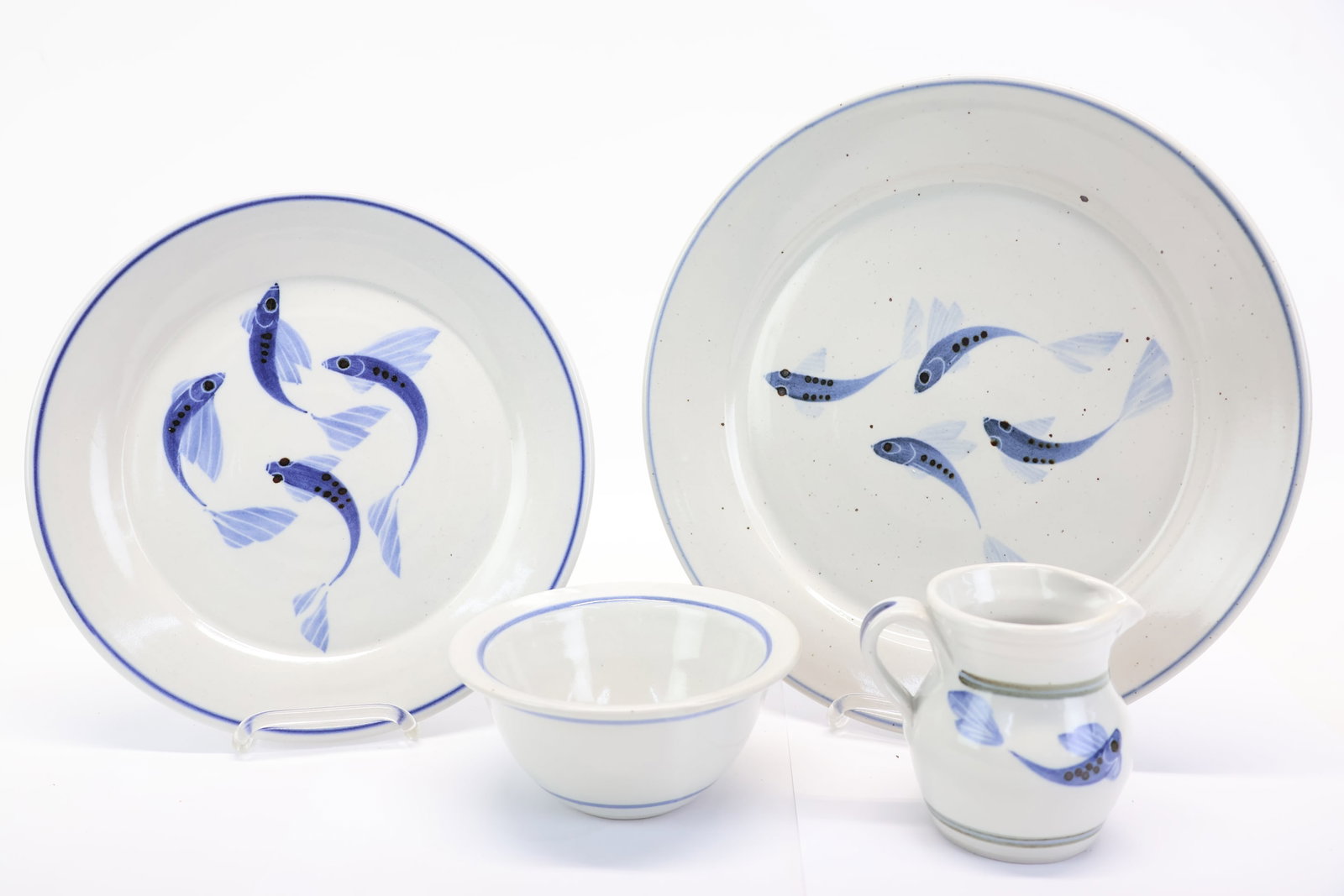 Miranda Thomas for Simon Pearce StonewareTable Articles: Miranda Thomas for Simon Pearce StonewareTable Articles Miranda Thomas for Simon Pearce Stoneware Table Articles. Comprising, two plates, a creamer, and a bowl. Used condition, wear, worn. Largest