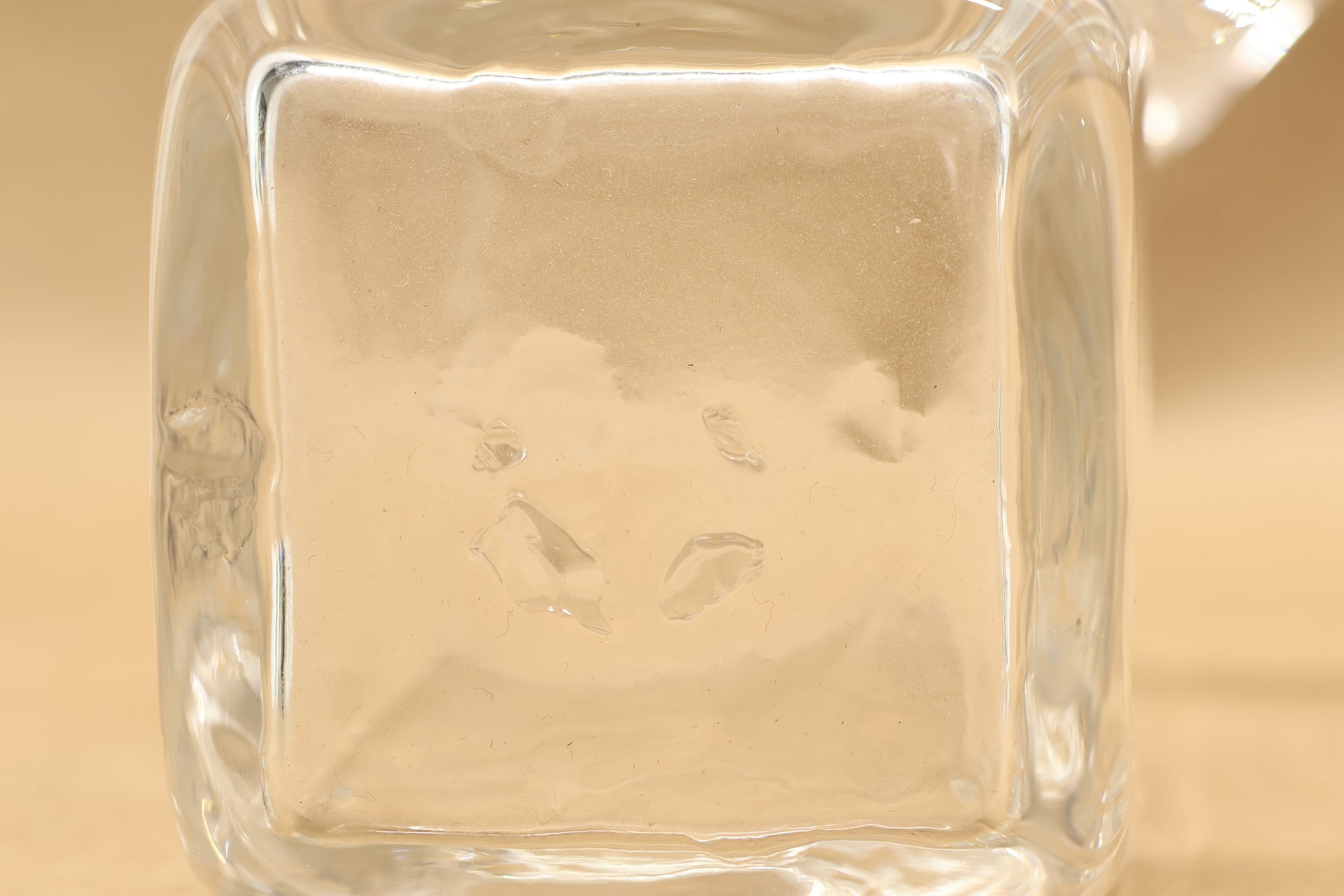 Five Simon Pearce Glass Table Articles - 13