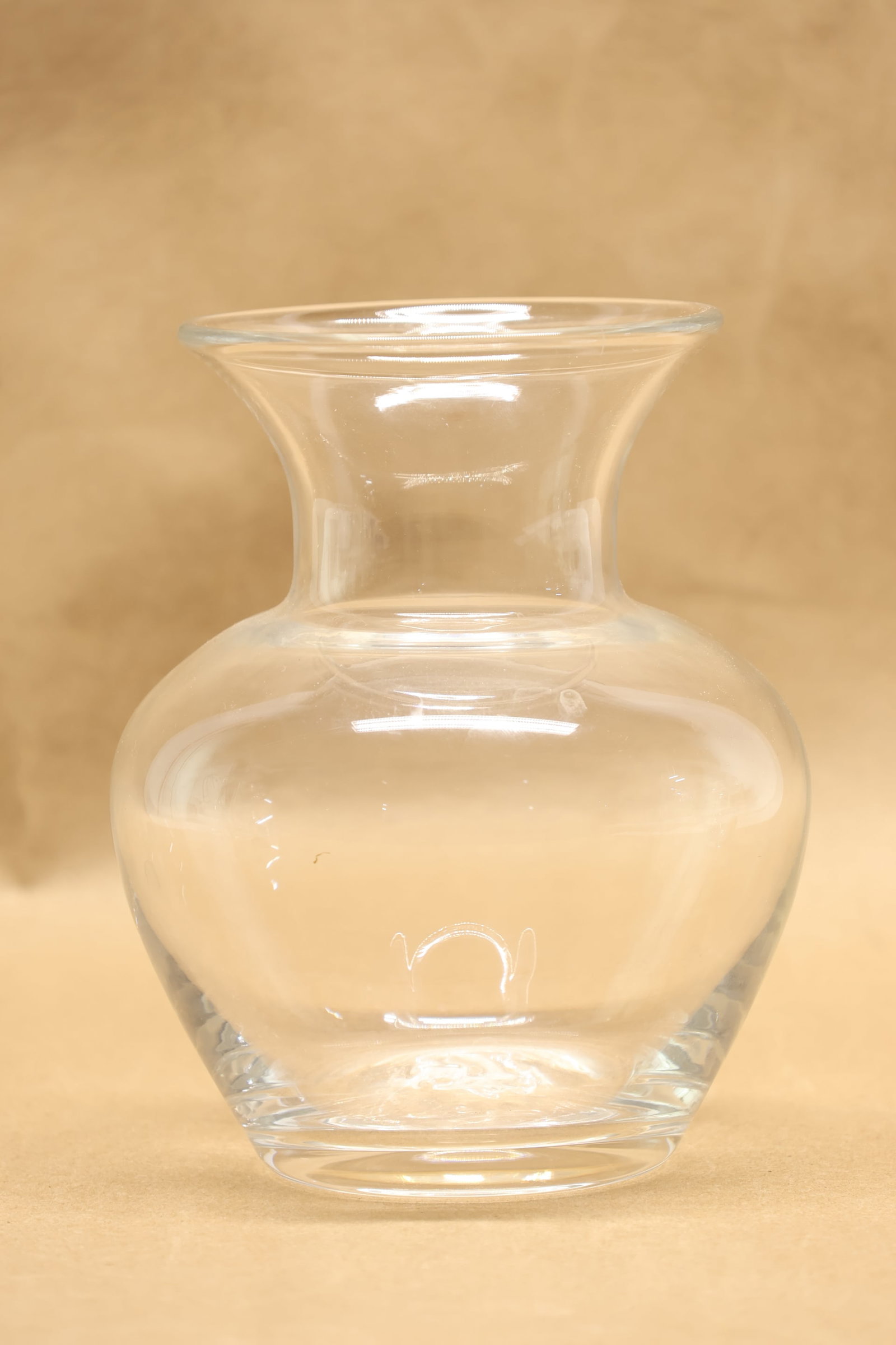 Five Simon Pearce Glass Table Articles - 14