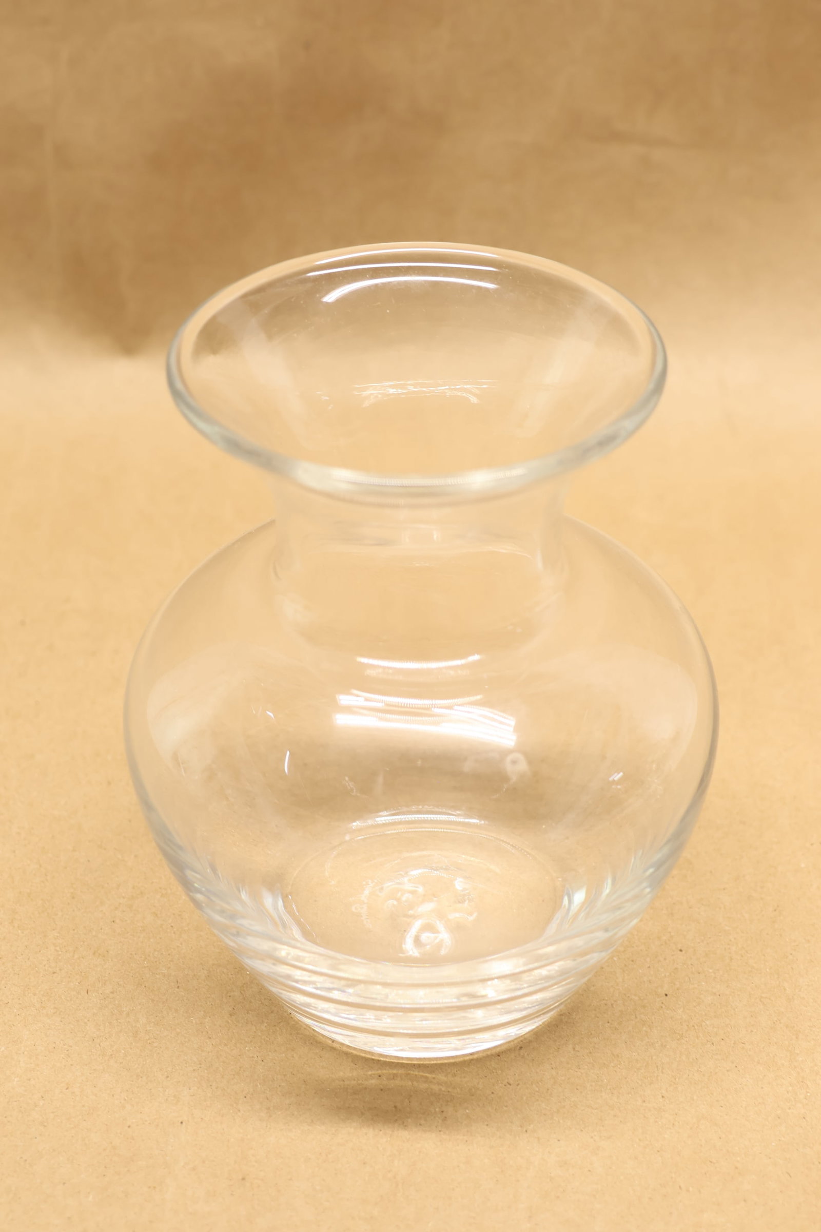 Five Simon Pearce Glass Table Articles - 15