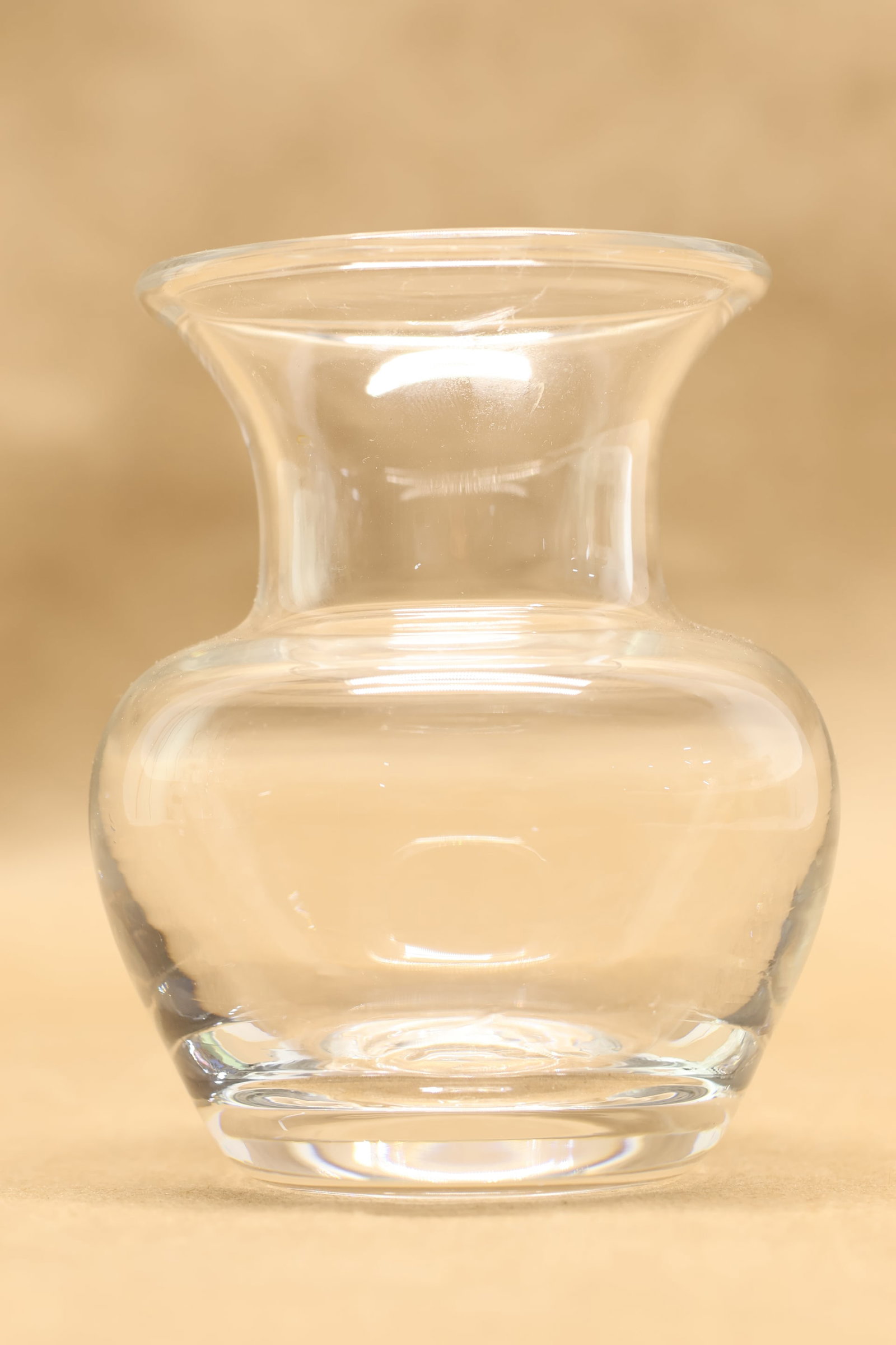 Five Simon Pearce Glass Table Articles - 17