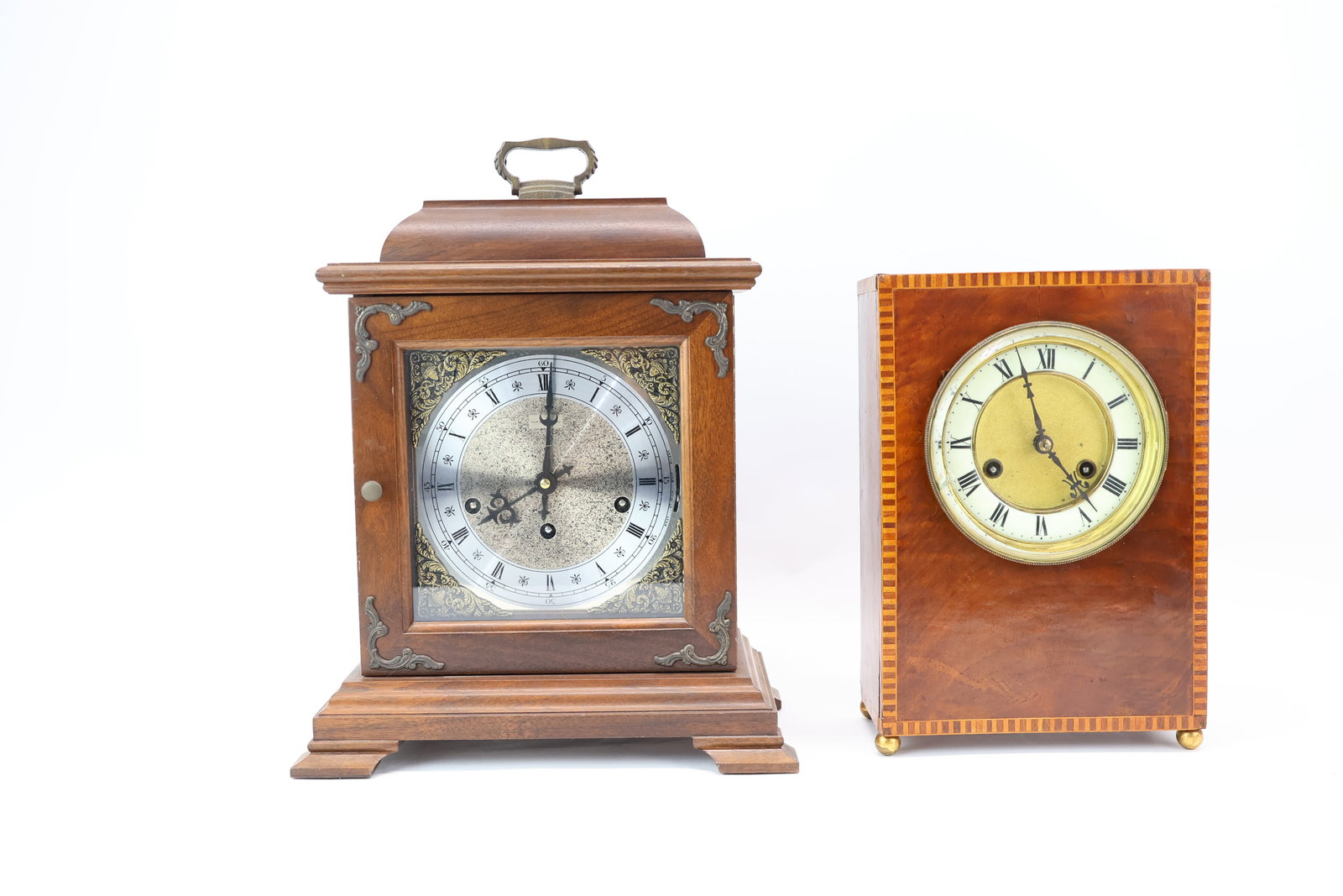 Antique Junghans Mantle Clock: Antique Junghans Mantle Clock Antique Junghans Mantle Clock mounted in and inlaid mahogany case. Together with a Hamilton Bracket clock. Used unknown working condition, wear, worn. Hamilton measures