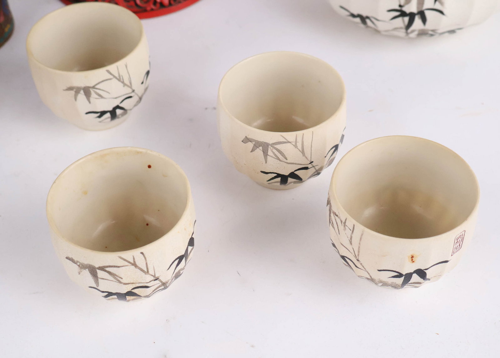 Chinese Cinnabar Vase - 2