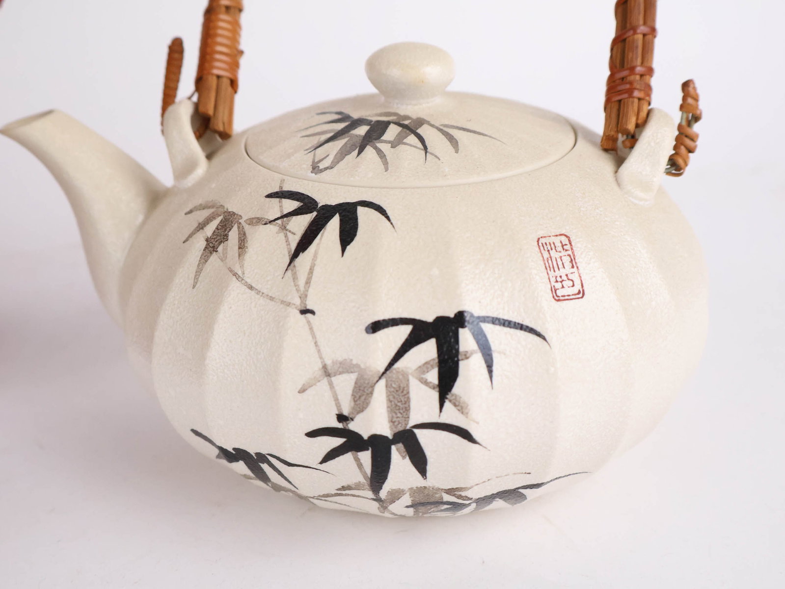 Chinese Cinnabar Vase - 3