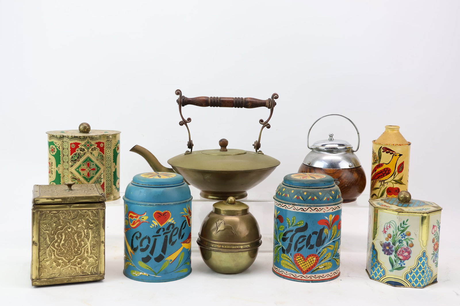 Vintage Brass Alfred Koehn New York Brass Tea Kettle: Vintage Brass Alfred Koehn New York Brass Tea Kettle Vintage Brass Alfred Koehn New York Brass Tea Kettle. Together with an assortment of Tea caddy's. Used condition, wear, worn, losses. Tea Kettle