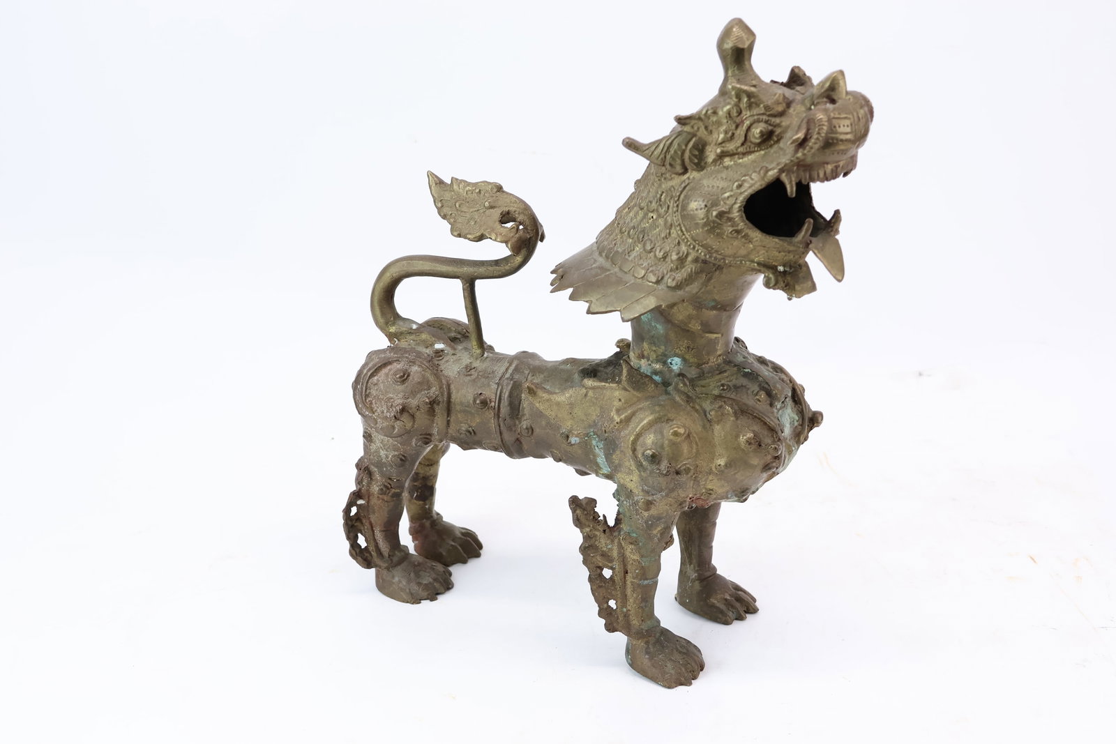 Vintage Asian Brass Temple Guardian Lion: Vintage Asian Brass Temple Guardian Lion Vintage Asian Brass Temple Guardian Lion. Used condition. 13" tall x 11" long x 4 1/2"