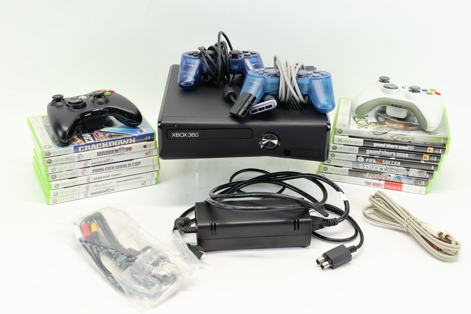 Vintage Xbox 360 S Console (1 of 12)