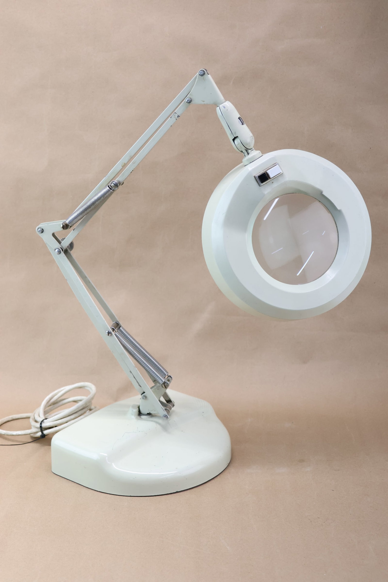 MCM Industrial Articulated Magnifying Lamp (1 of 6)