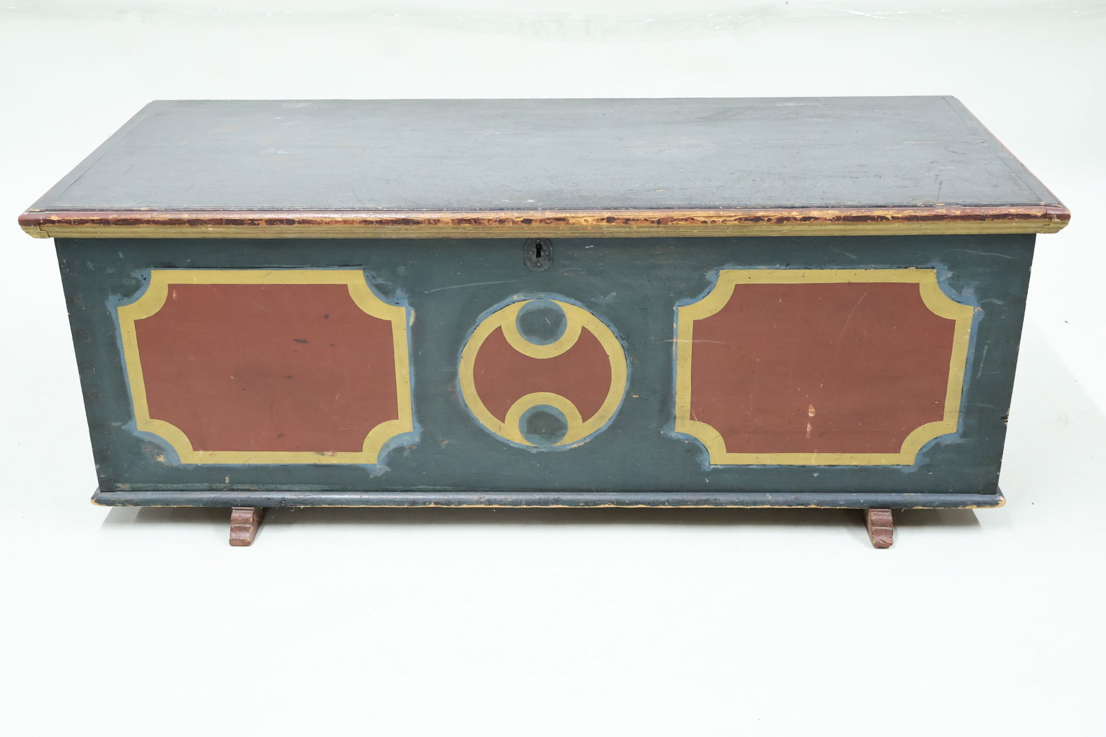 Antique 18th C. Mohawk Valley Shoe Foot Hex Blanket Chest (1 of 20)