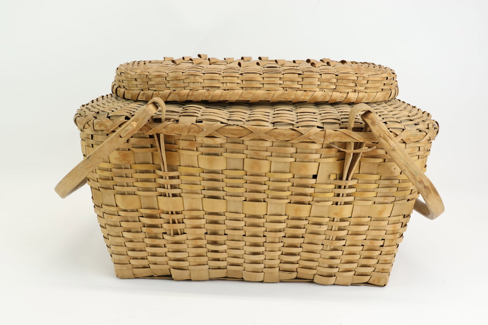 Mic Mac Basket with Fitted Lid & Two Bale Handles (1 of 9)