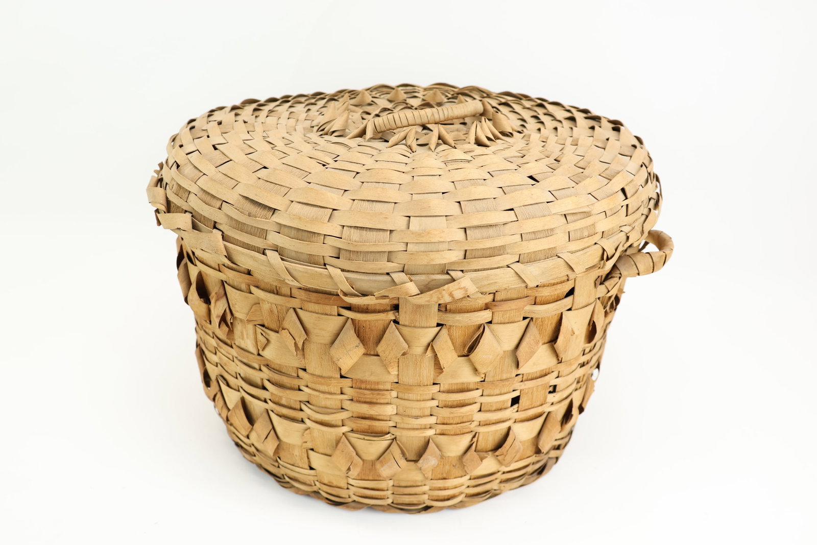 Mic Mac Round Basket with Fitted Lid & Handles (1 of 8)