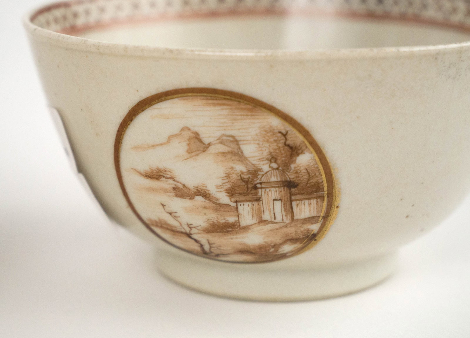 Eight Assorted Porcelain Table Articles - 7