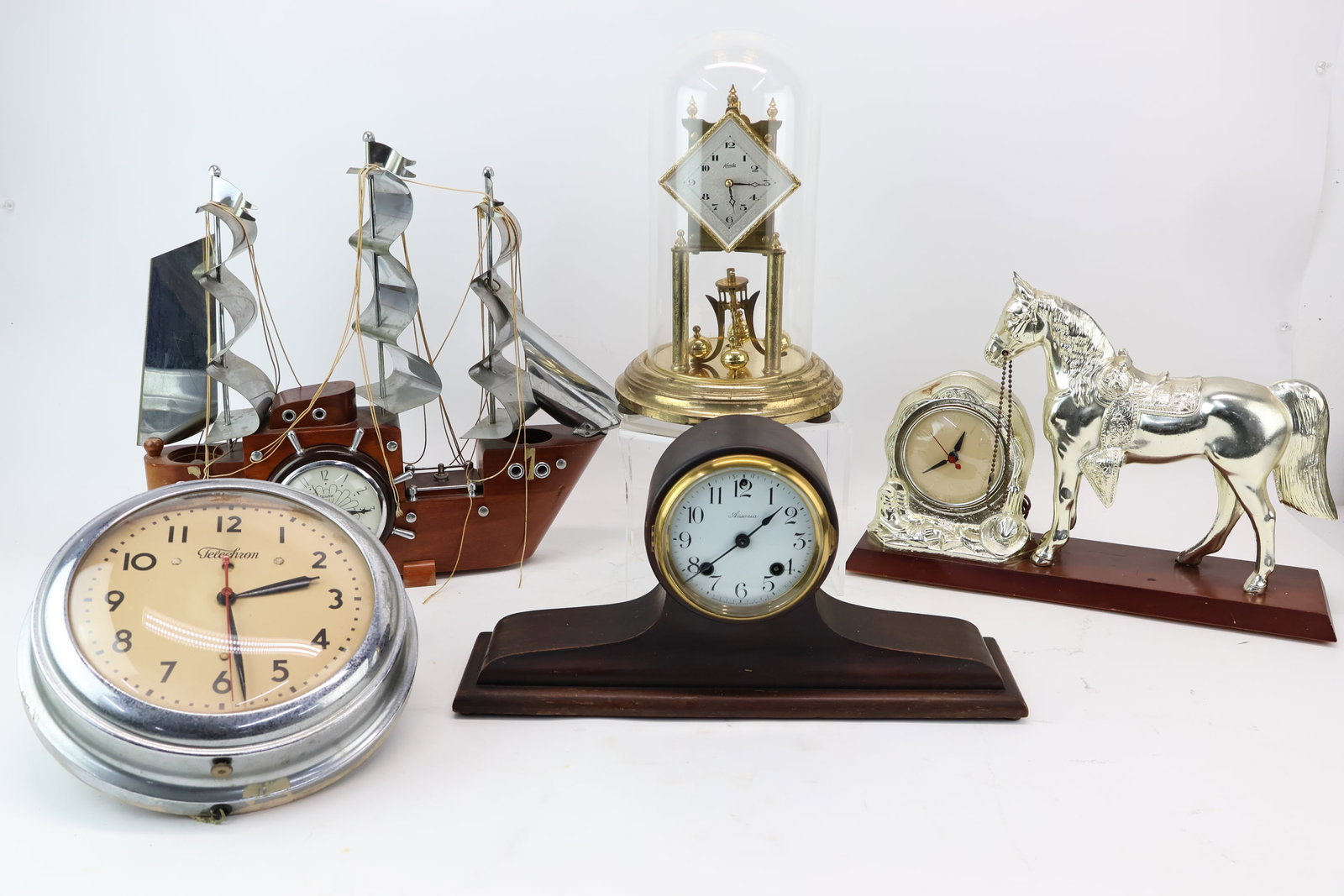 Group of Assorted Mantle and Desk Clocks (1 of 19)