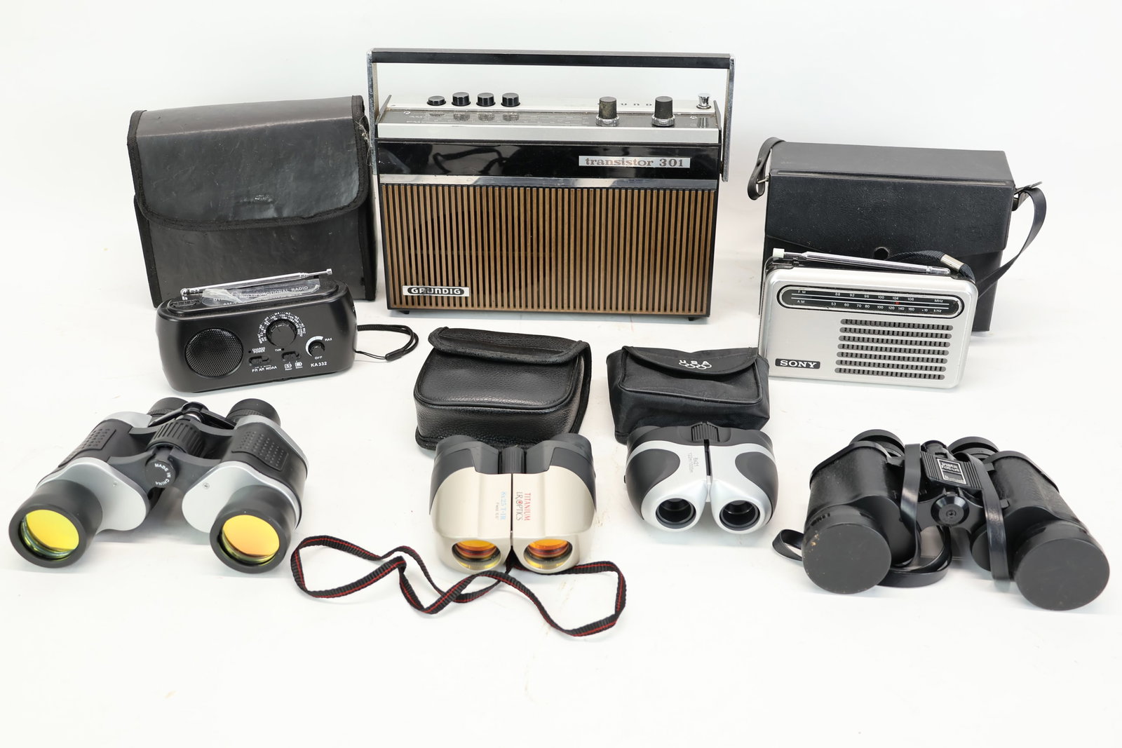 Vintage Group of Assorted Radios and Binoculars (1 of 9)