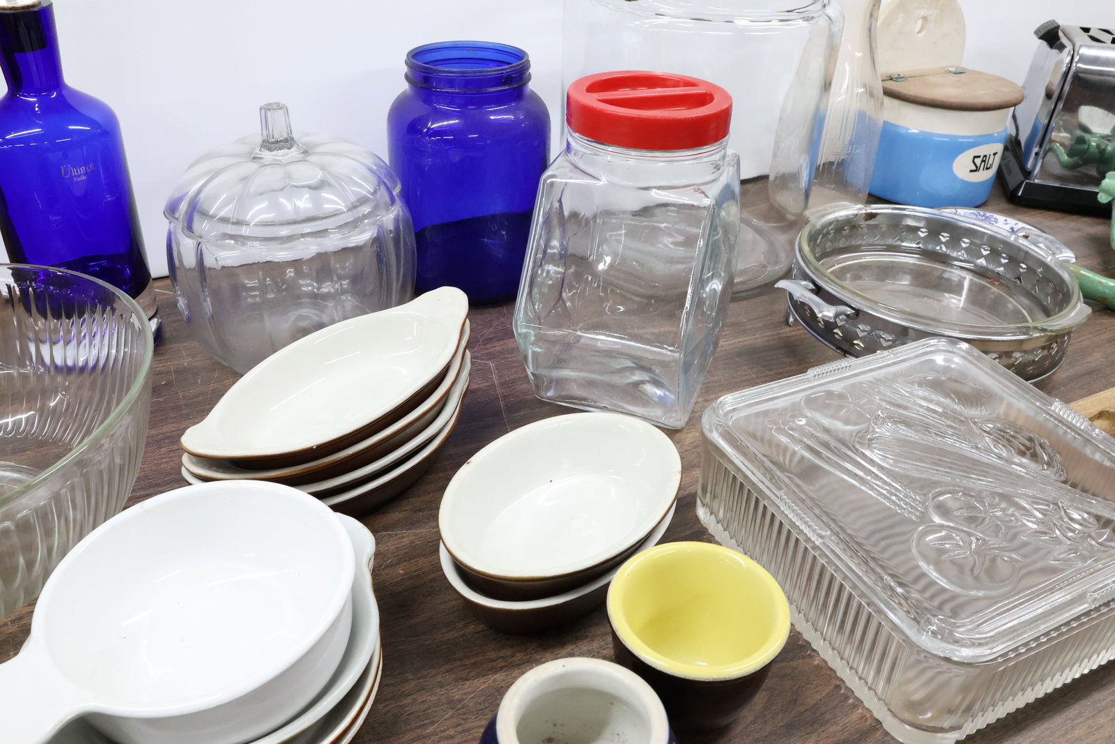 Large Group of Assorted Kitchen Articles - 4