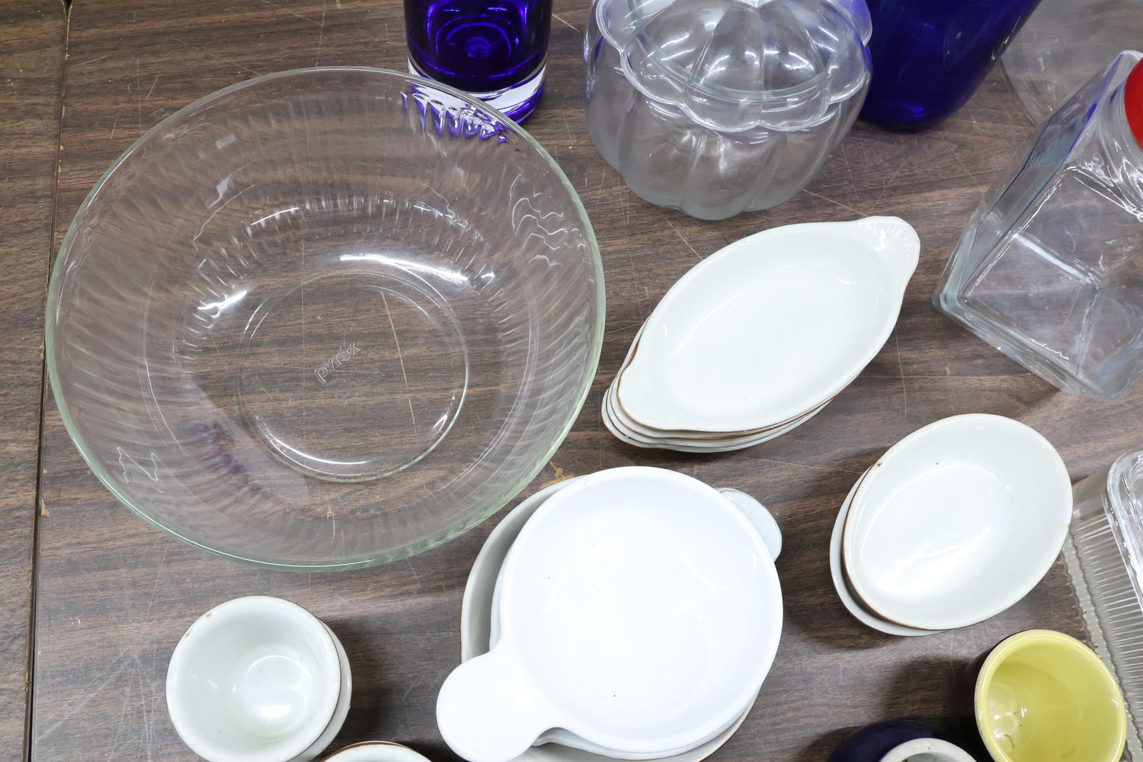 Large Group of Assorted Kitchen Articles - 7