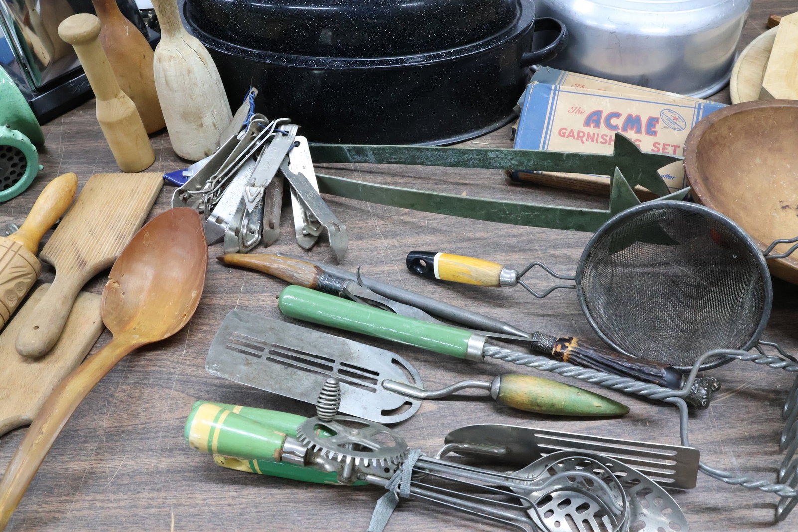Large Group of Assorted Kitchen Articles - 9