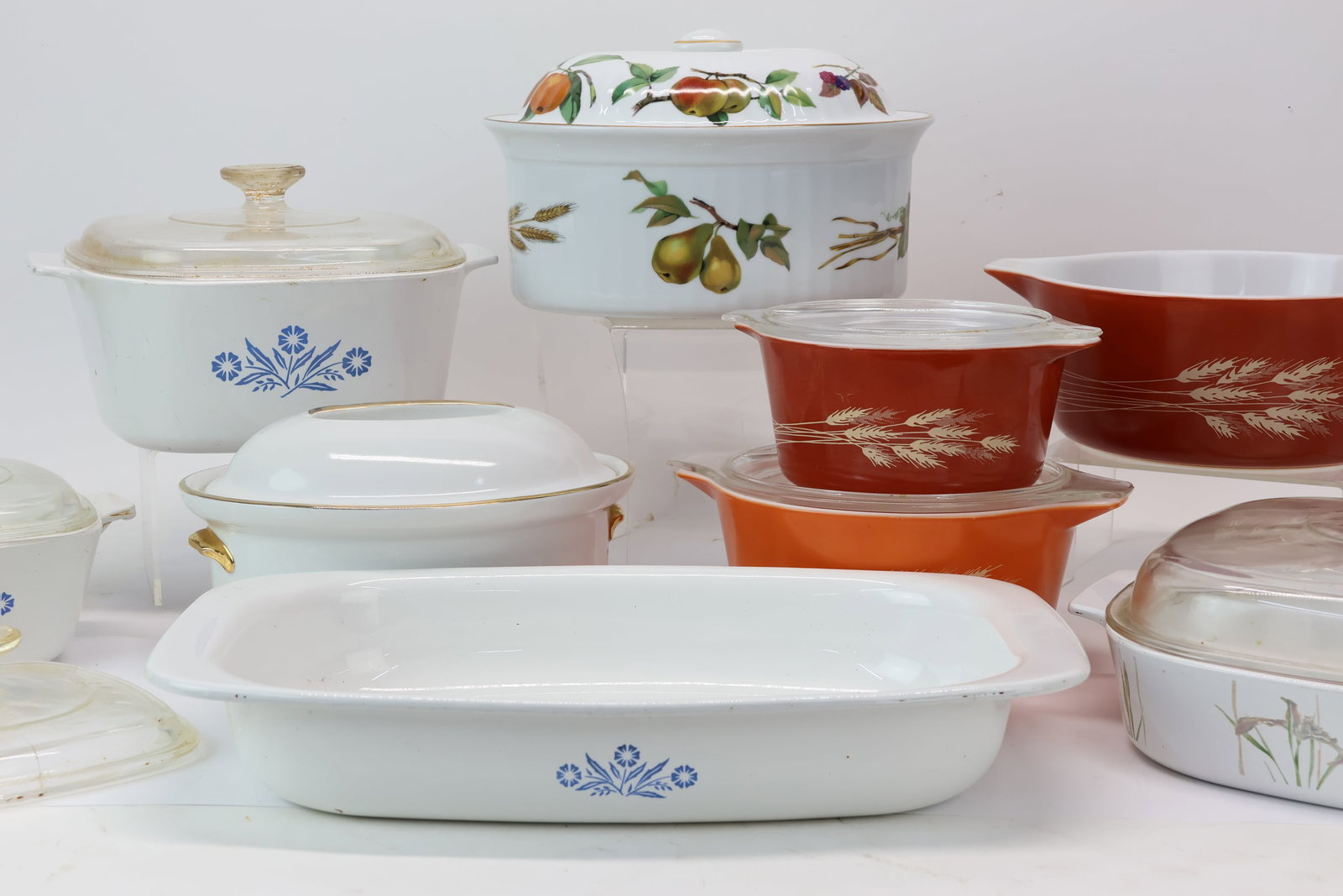 Group of Three Pyrex Autumn Harvest Mixing Bowls (1 of 8)