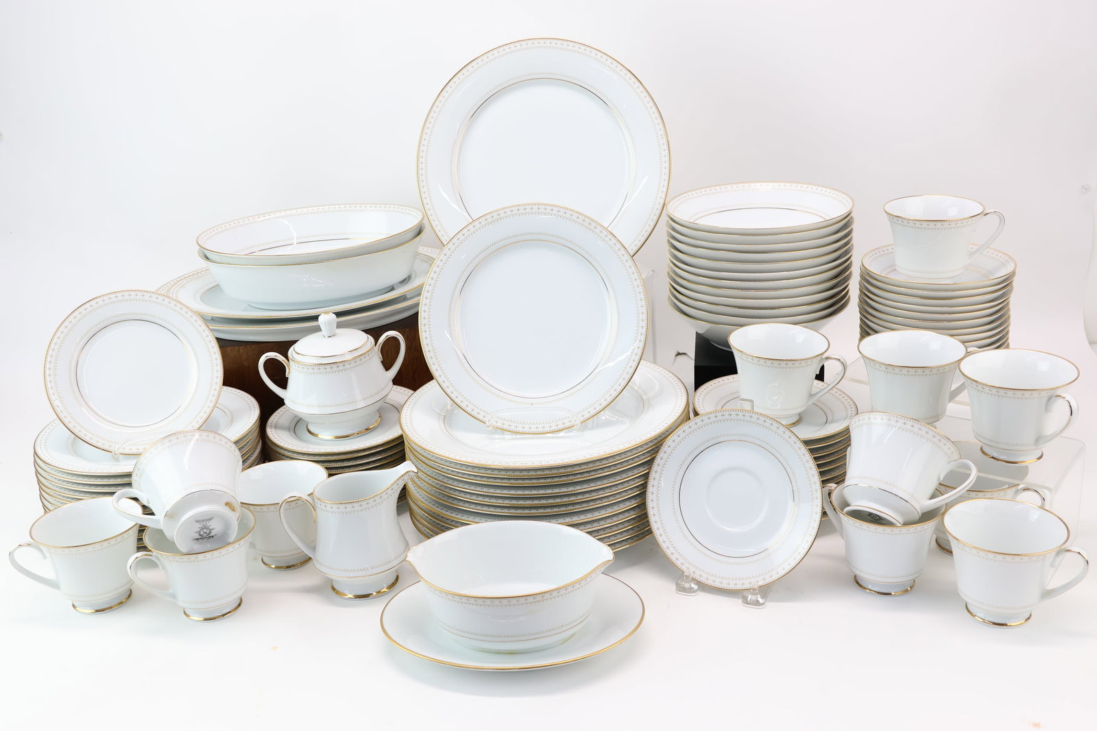 Noritake Barrington Dinnerware Service For Twelve (1 of 10)
