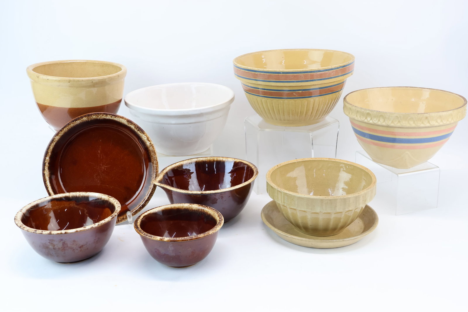 Group of Assorted Vintage Mixing Bowls (1 of 17)