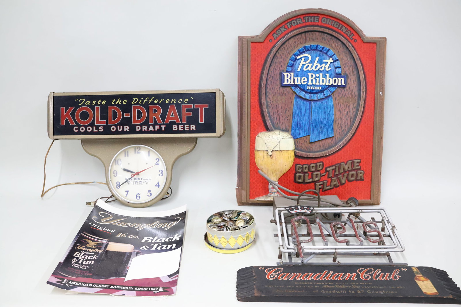 Vintage Group of Bar Related Advertising Items (1 of 9)