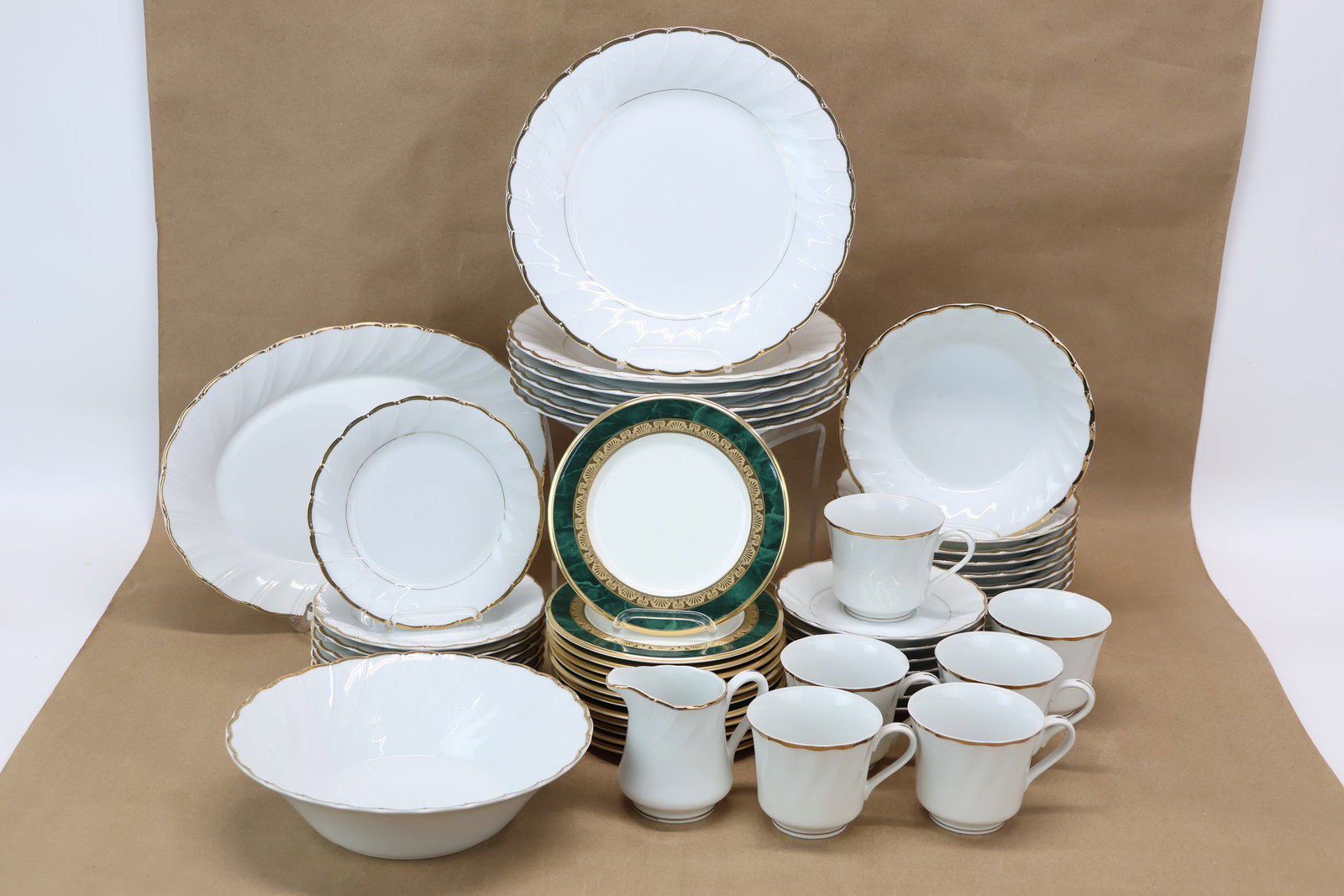 Set of 12 Noritake Fitzgerald Bread and Butter Plates: Set of 12 Noritake Fitzgerald Bread and Butter Plates Set of 12 Noritake Fitzgerald Bread and Butter Plates 6 5/8" diameter. Together with a set of Crescent China by Ranmaru Golden Swirl Japan partial