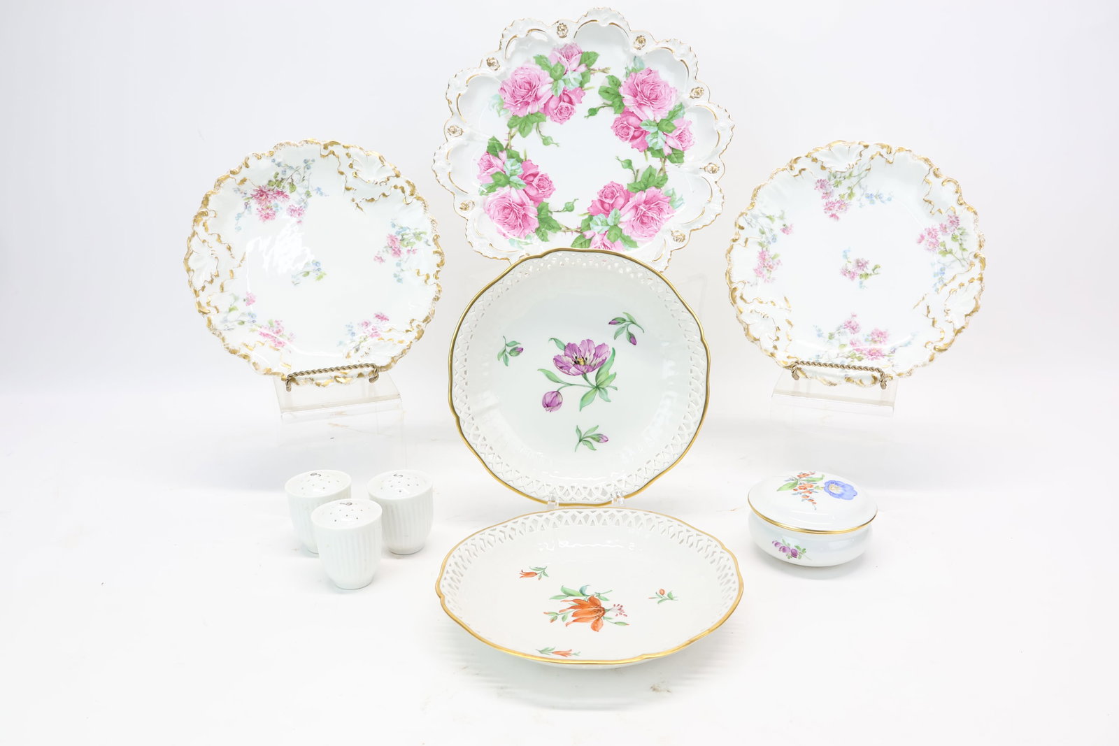 Group of Vintage Decorative Table Articles: Group of Vintage Decorative Table Articles Group of Vintage Decorative Table Articles. Comprising hand painted pink rose and scalloped and gilded rimmed plate marked "M.Z. Austria", 2 "Limoges France 