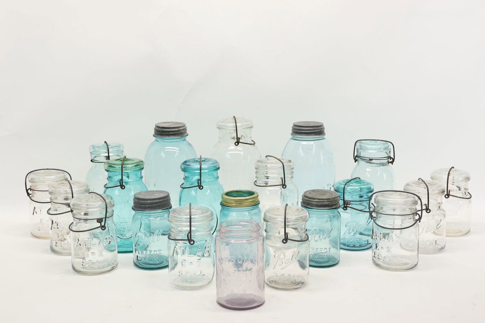 Vintage Group of 19 Assorted Ball & Atlas Mason Jars (1 of 13)