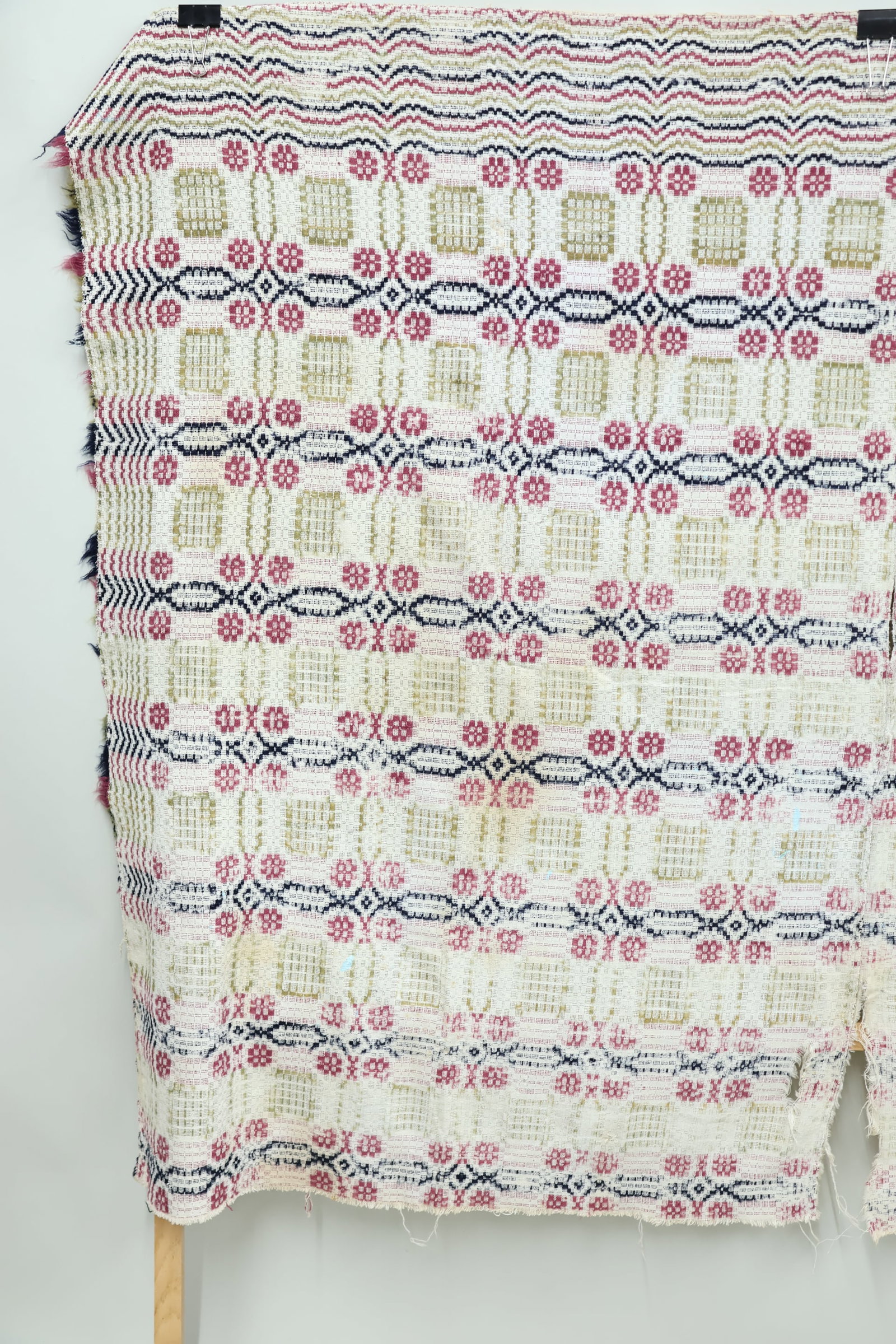 Overshot Pattern Vintage Coverlet - 3