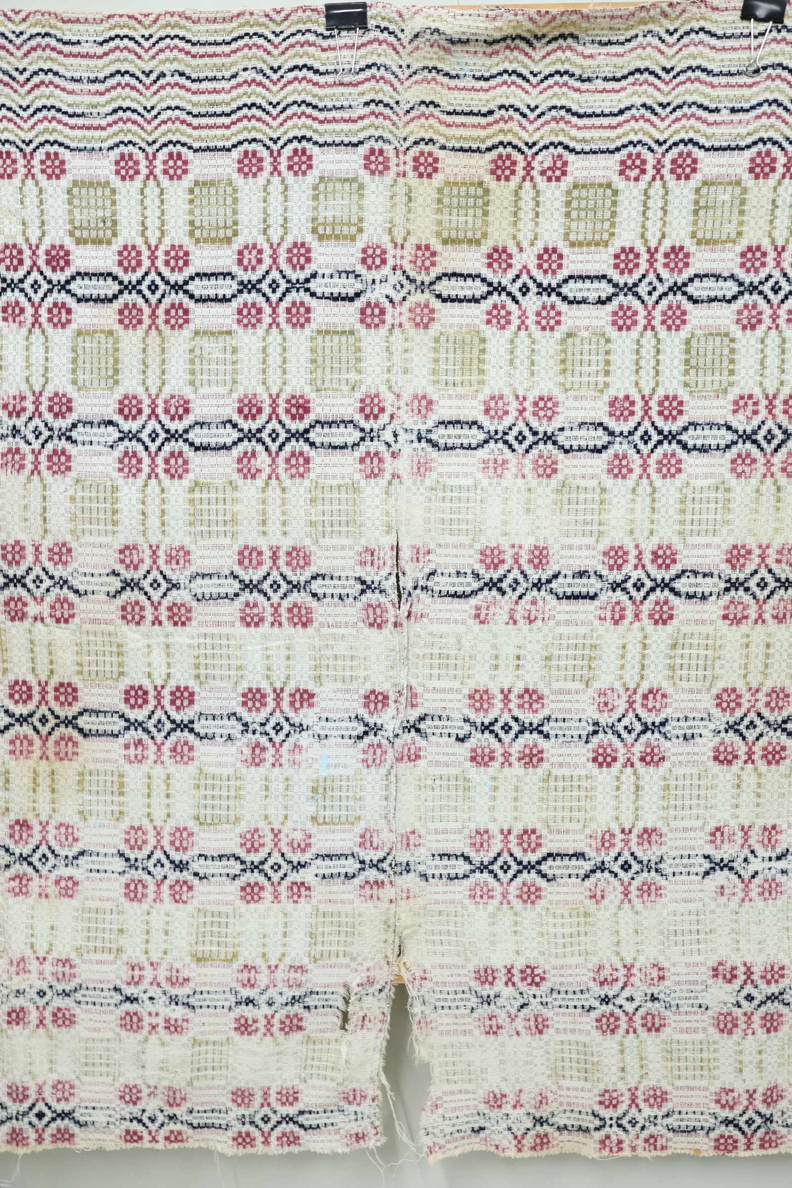 Overshot Pattern Vintage Coverlet - 4