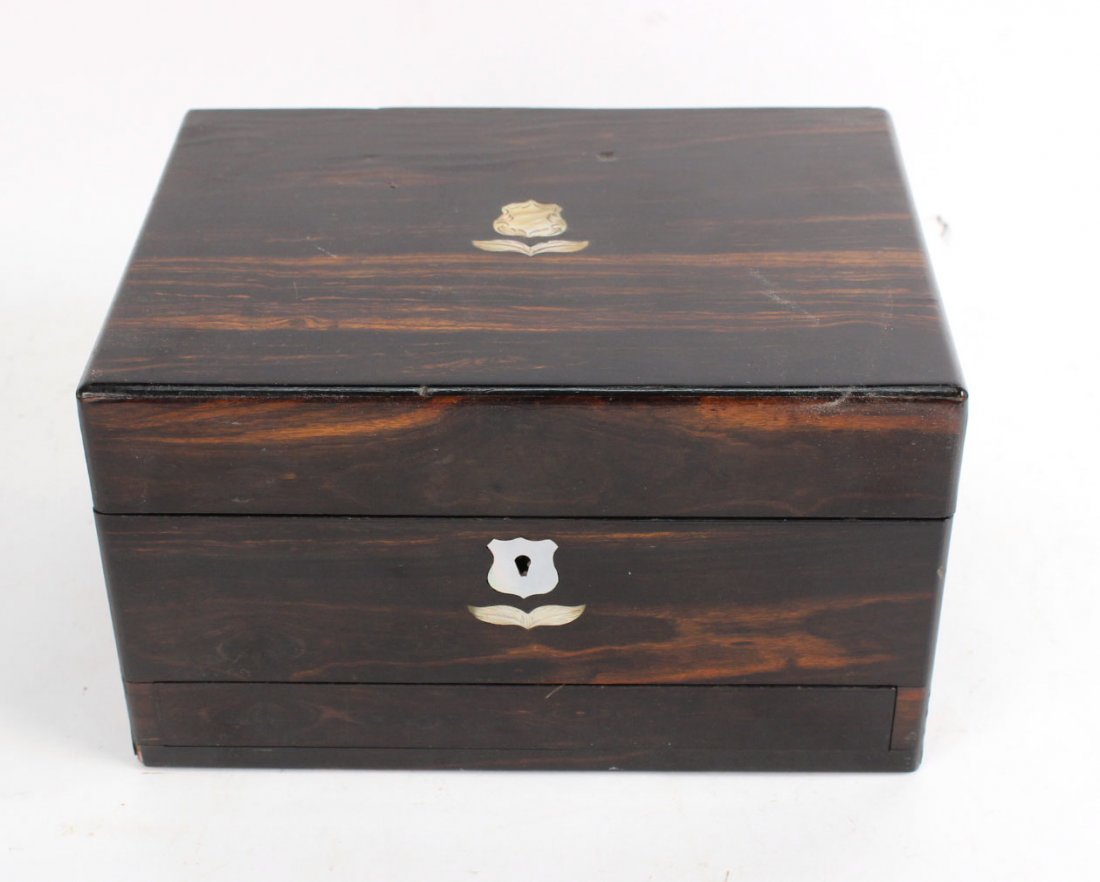 Mother of Pearl Inlaid Necessaire Traveling Case (1 of 9)