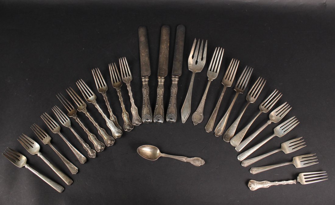 Three Tiffany Sterling Silver Dinner Knives (1 of 10)