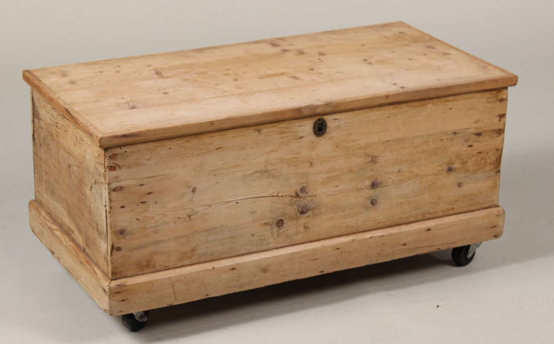 Pine Diminutive Blanket Chest (1 of 7)