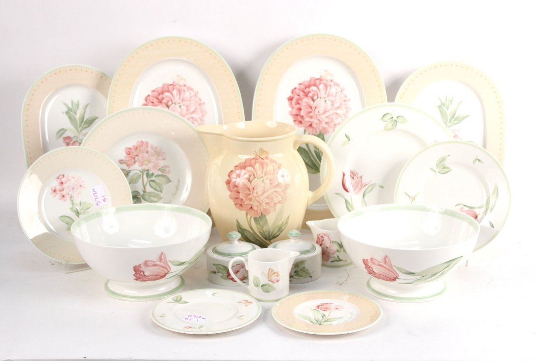 Villeroy & Boch "Florea" Porcelain Dinner Service (1 of 8)