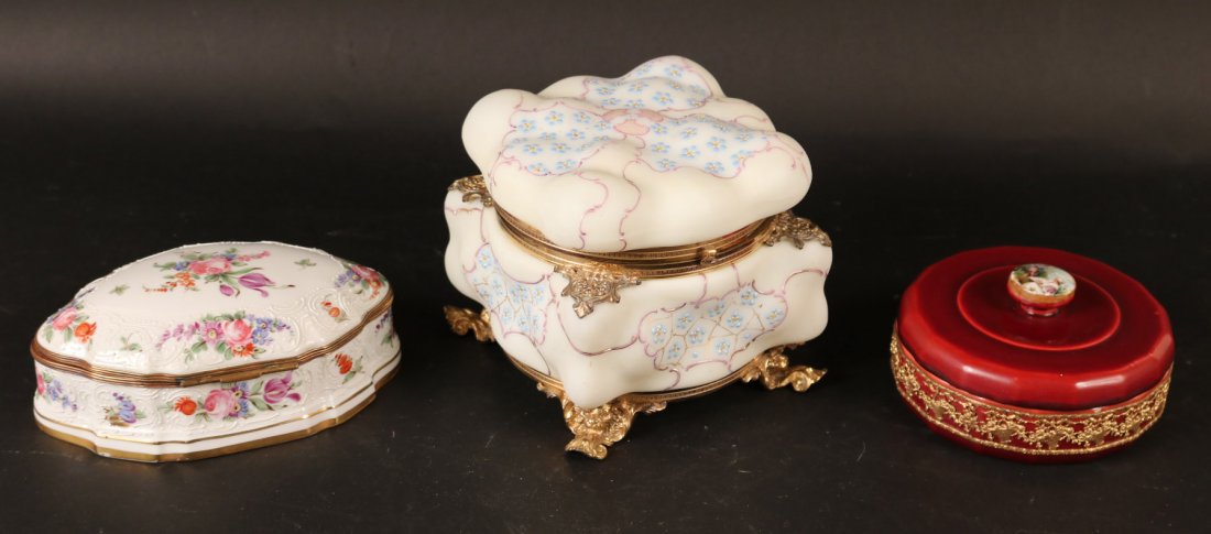 C.F. Monroe Wave Crest Dresser Box (1 of 10)