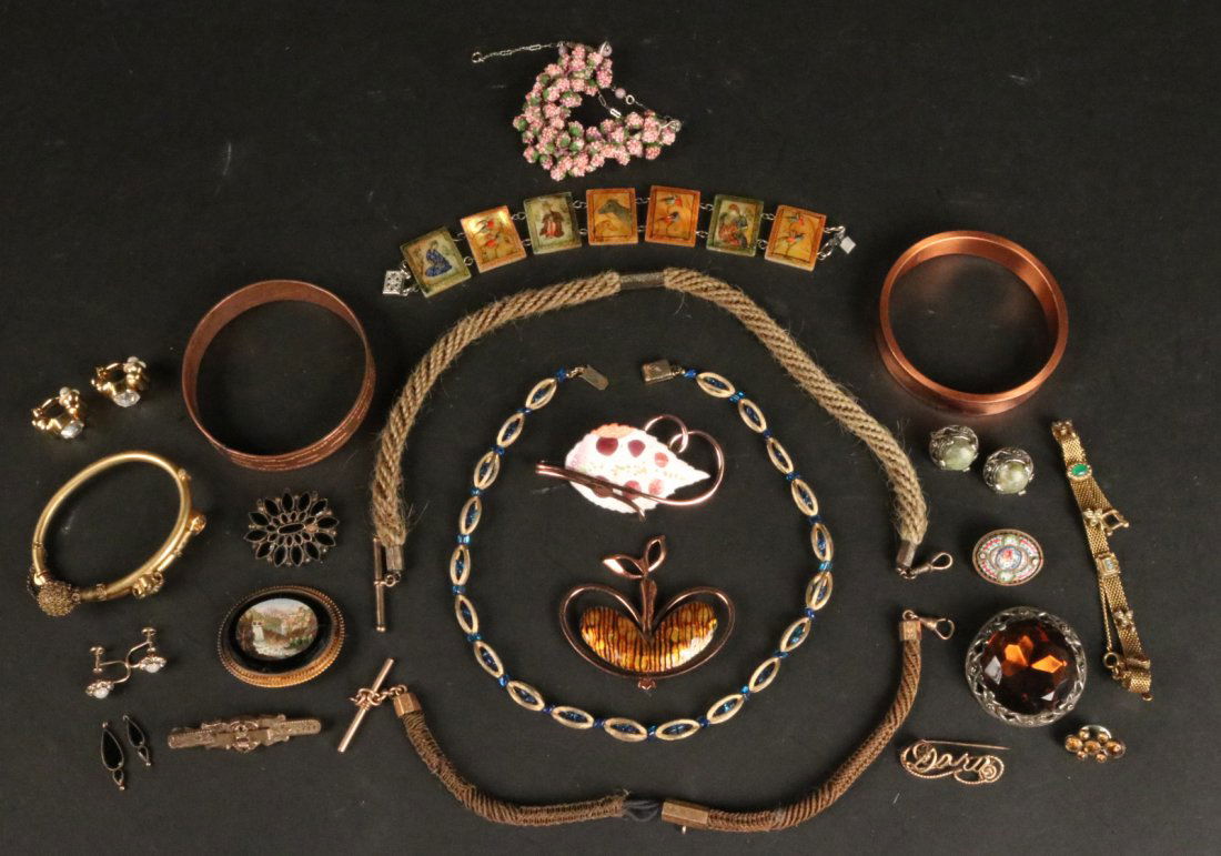 Group of Assorted Jewelry Items (1 of 10)
