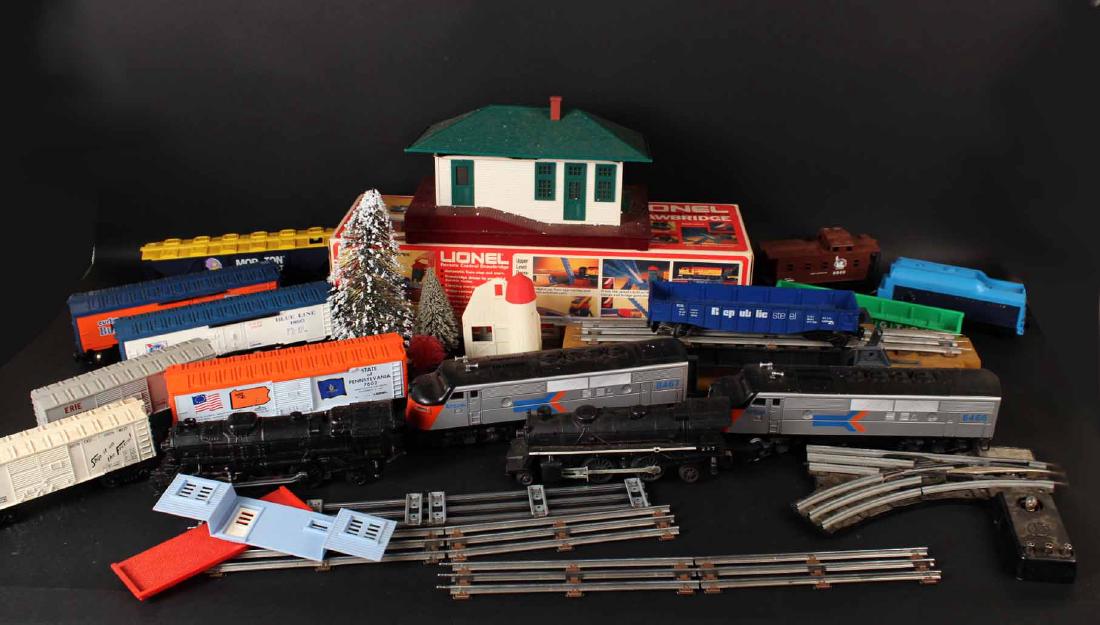 Large Group of Lionel Trains and Accessories (1 of 10)