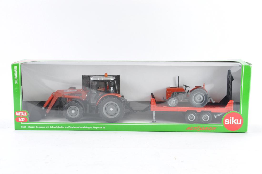 Scarce Siku 1/32 Massey Ferguson and MF35 Load: Scarce Siku 1/32 Massey Ferguson and MF35 Load Combination Set. NM/M in box.